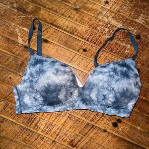 Victoria’s Secret blue tie dye Incredible padded no wire 32C bra